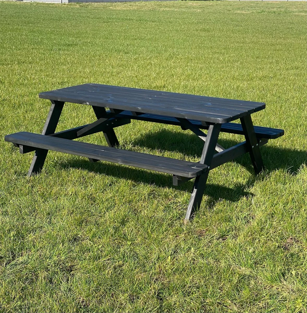 Goedkopepicknicktafels.nl | Zwarte XL Picknicktafel | Tuintafel 6 Persoons | Zwart Gespoten Gedroogd Grenen Hout! 8 Goedkopepicknicktafels.nl | Zwarte XL Picknicktafel | Tuintafel 6 Persoons | Zwart Gespoten Gedroogd Grenen Hout! - Afbeelding 6