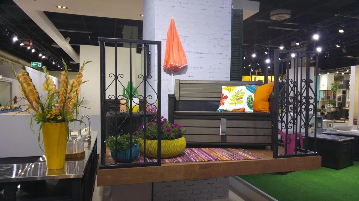 Keter - Hudson Bench Box - 2-zits Bank - Opbergbox - Hout Look & Feel - 227L - 138x63x89cm - Antraciet 7 Keter - Hudson Bench Box - 2-zits Bank - Opbergbox - Hout Look & Feel - 227L - 138x63x89cm - Antraciet - Afbeelding 5