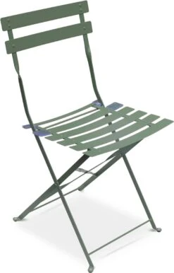 EMILIA Bistroset - 2 Inklapbare Stoelen En Een Ronde Tafel Van Gepoedercoat Staal Met Matte Afwerking – Groengrijs -Gardena Verkoop 768x1200