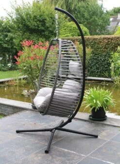 Pro Garden Lowander Hangstoel Egg 191x126x126- Schommelstoel Met Rattan Cocoon En Robuust Stalen Standaard Incl. Kussens - Volledig Inklapbaar - Lichtgrijs -Gardena Verkoop 878x1200